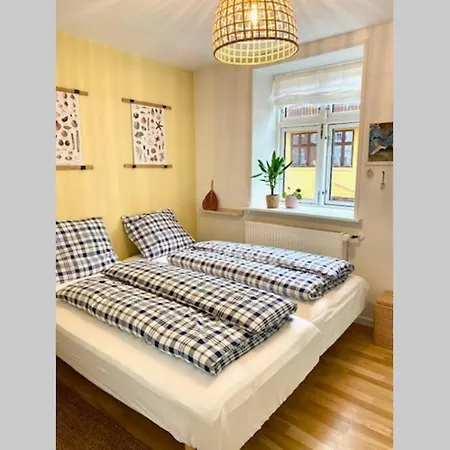 Hyggeligt Familieejet B&B - Centralt Beliggende Apartment *